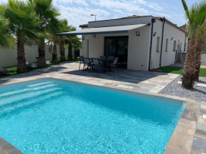 Villa les Palmiers au calme avec piscine